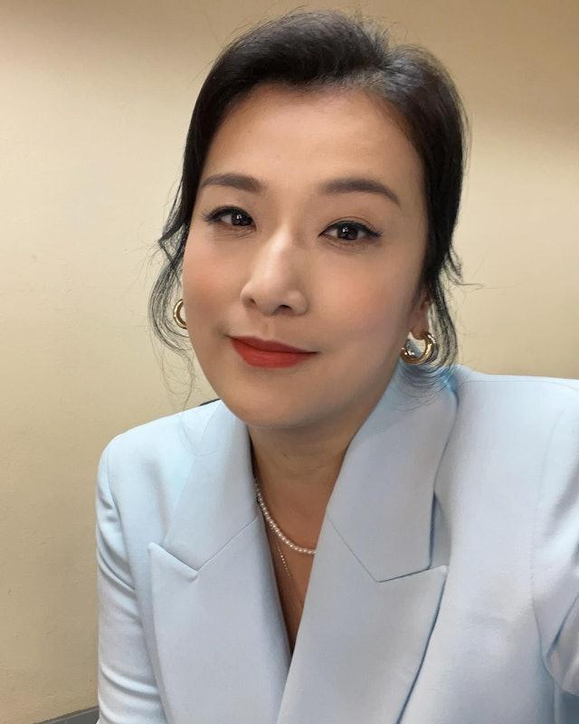 现年47岁的叶凯茵于2002年参选香港小姐，虽然落选但签约TVB成为旗下艺人。叶