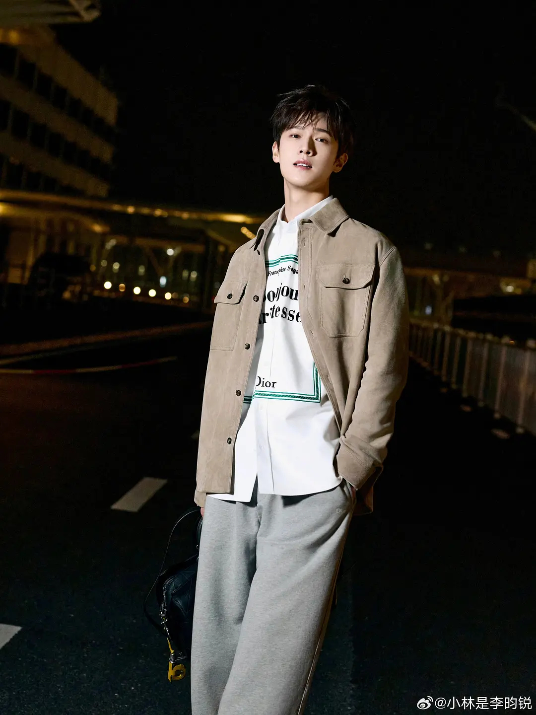 李昀锐 Dior大秀的机场出发图来了，品鉴之本次唯一受邀华人男星，第三次出发巴黎