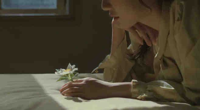 很喜欢韩松落的一段话：“我们似乎总会在某一年，爆发性地长大，爆发性地觉悟，爆发性