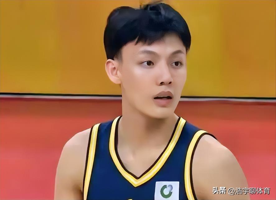 发现了吗？杜指导终于开窍了，把球权还给了杰师傅，球迷；这个球员还是别用了。
广东