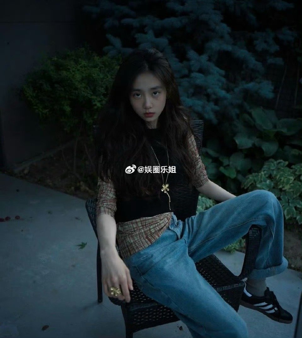 气质和性格都很文艺的黄多多还真的是很适合演文艺片，好像她大学也是学的艺术类的专业