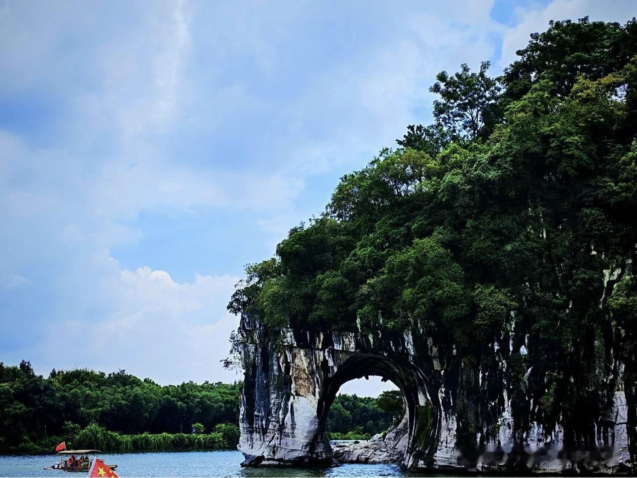 8月12号，超预期修复！大盘完成洗盘切换，市场主线即将浮出水面
 
今日A股走出