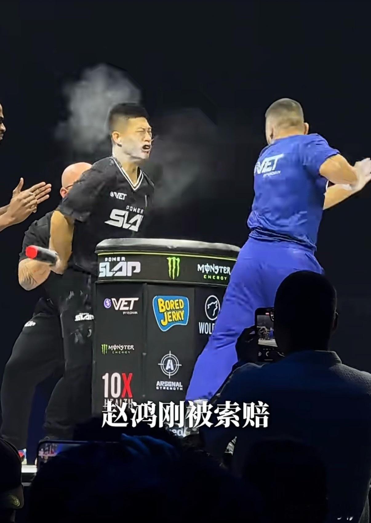评论区里说的我还挺赞成的。现在肌肉状态也炸裂。训练看上去也是更科学的正常套路。赵