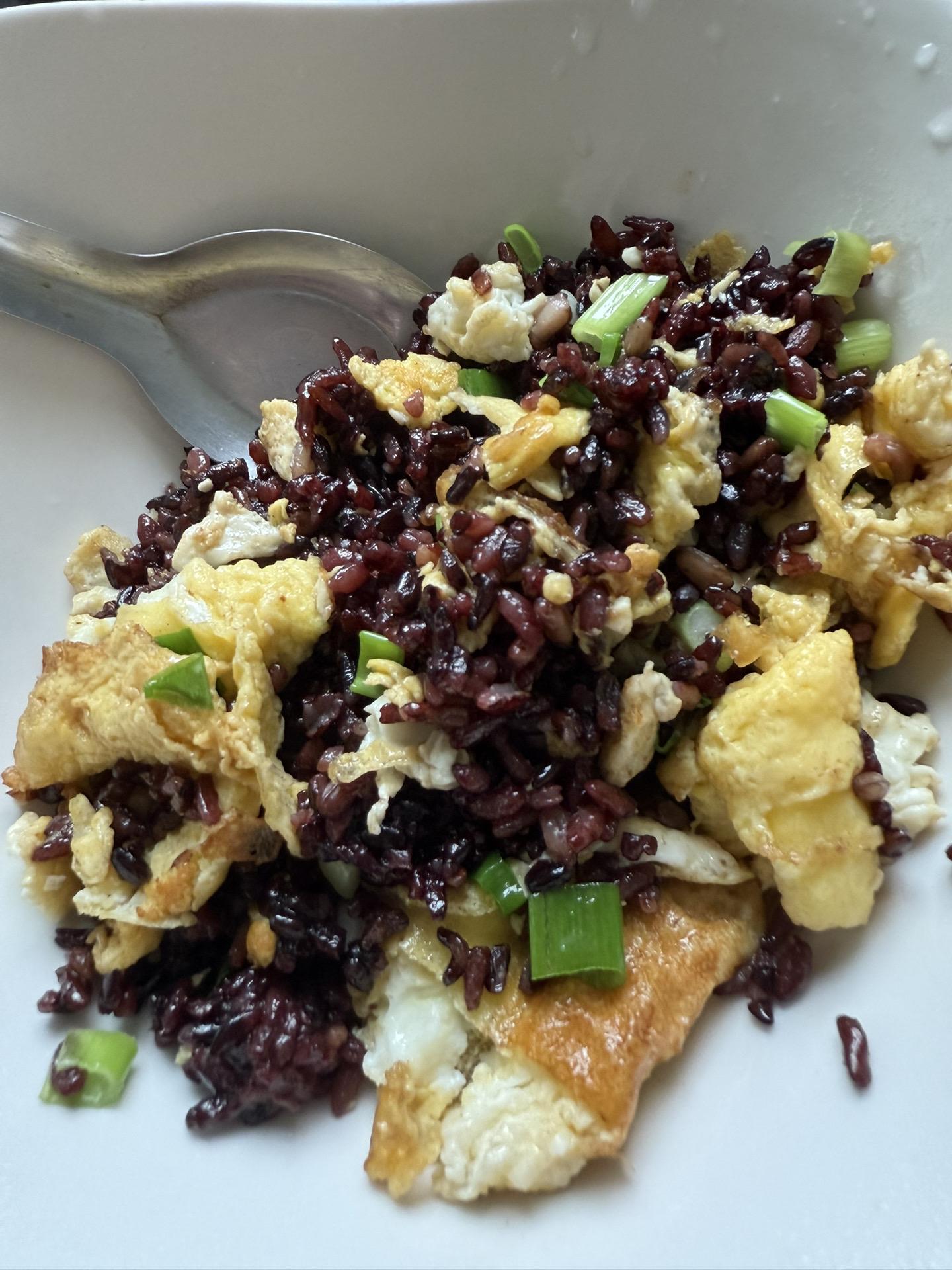 ……每天都是按你说的吃的干净饭 一日三餐 少吃 多动这件事还是做不到…...