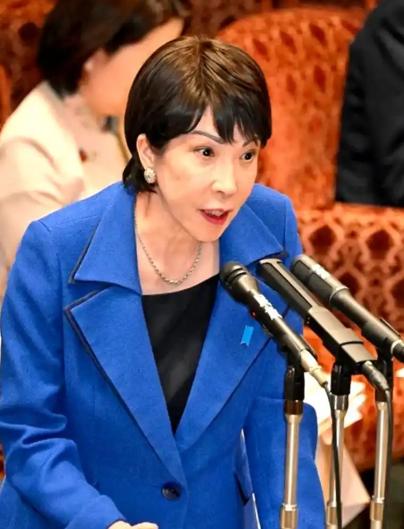 日本首相高市早苗在东京发表演讲时，再次谈到对华关系。她先表示，日本愿意同中国保持