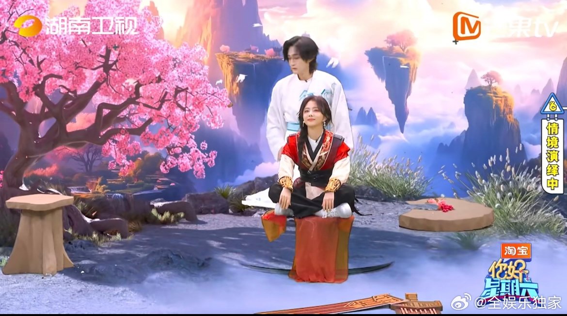 汪铎也是演上冰雪奇缘艾莎了 汪铎解锁艾莎造型真的惊喜满满！付航作为 “小绿人” 