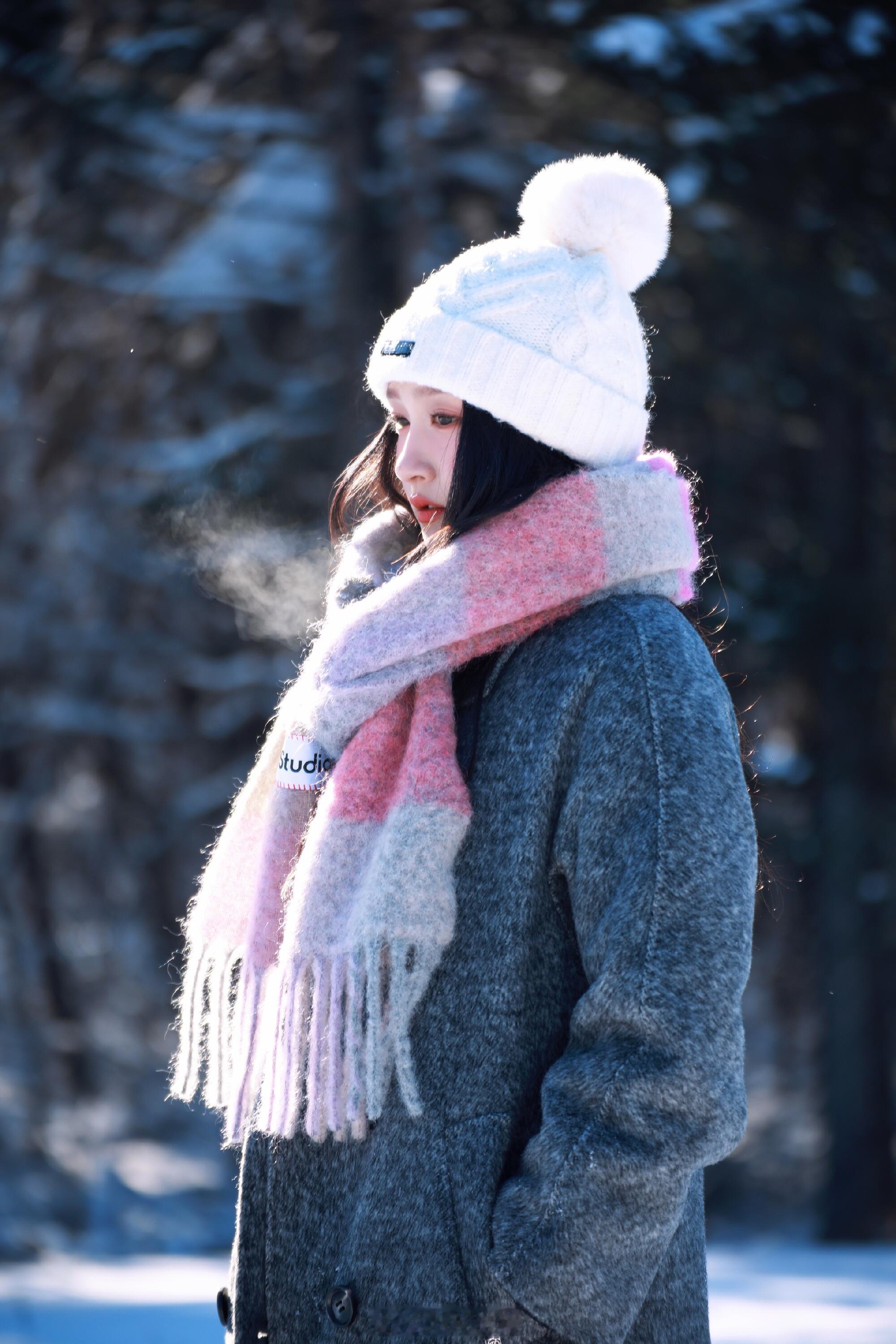 关晓彤雪地大片✨ 纯欲氛围狠狠拿捏是谁被美到了我不说！关晓彤最新雪地美照来袭~ 