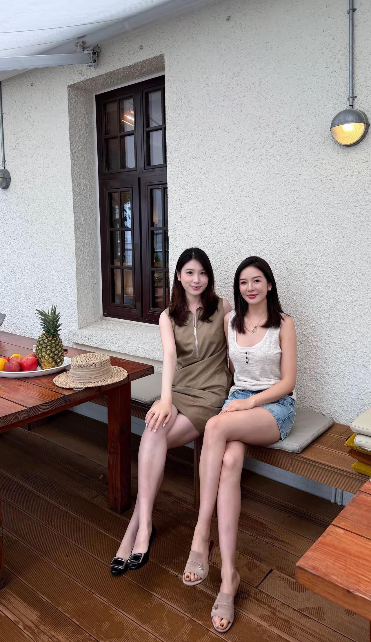 同学聚会一点不要穿露脚趾头的鞋，你们看看是不是呢？