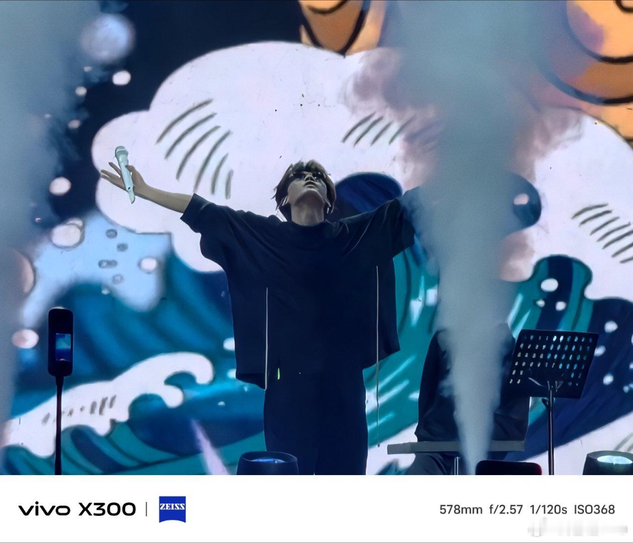 去一次音乐节真的能发一个月，库存太多了，一直拍拍个不停的，现场灯光真的贼复杂，而