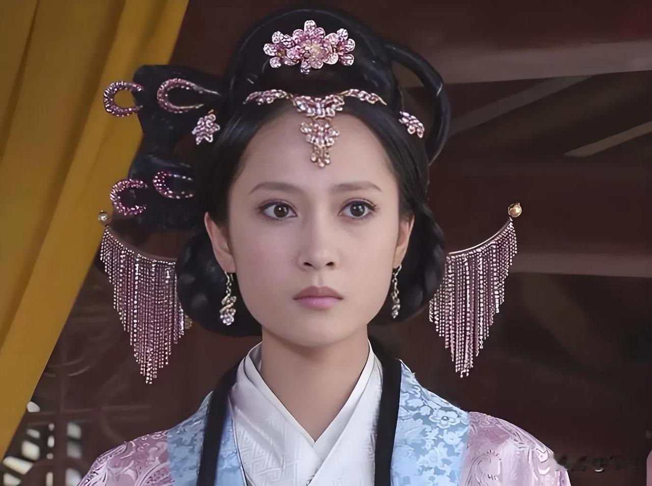 同样是演《大明嫔妃》，关慧卿的上官梅儿，陈思璇的金碧瑶，何杜鹃的上官兰心，陈一诺
