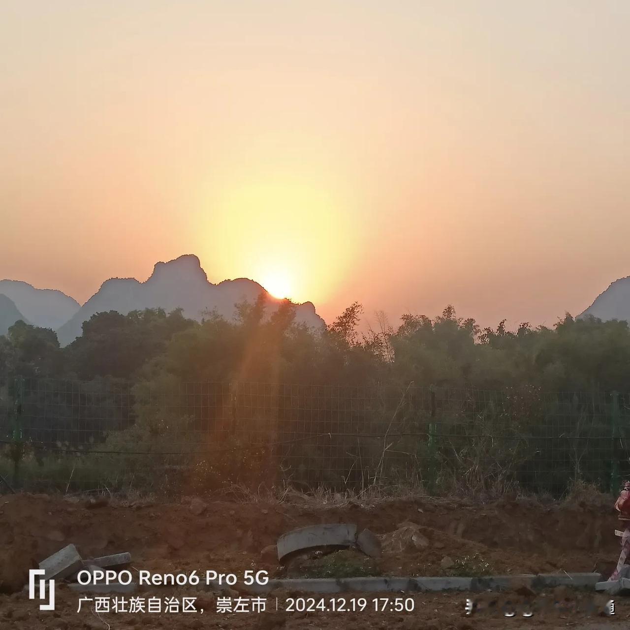 晒晒你拍到的绝美晚霞能发一张你拍过最美的风景照片吗