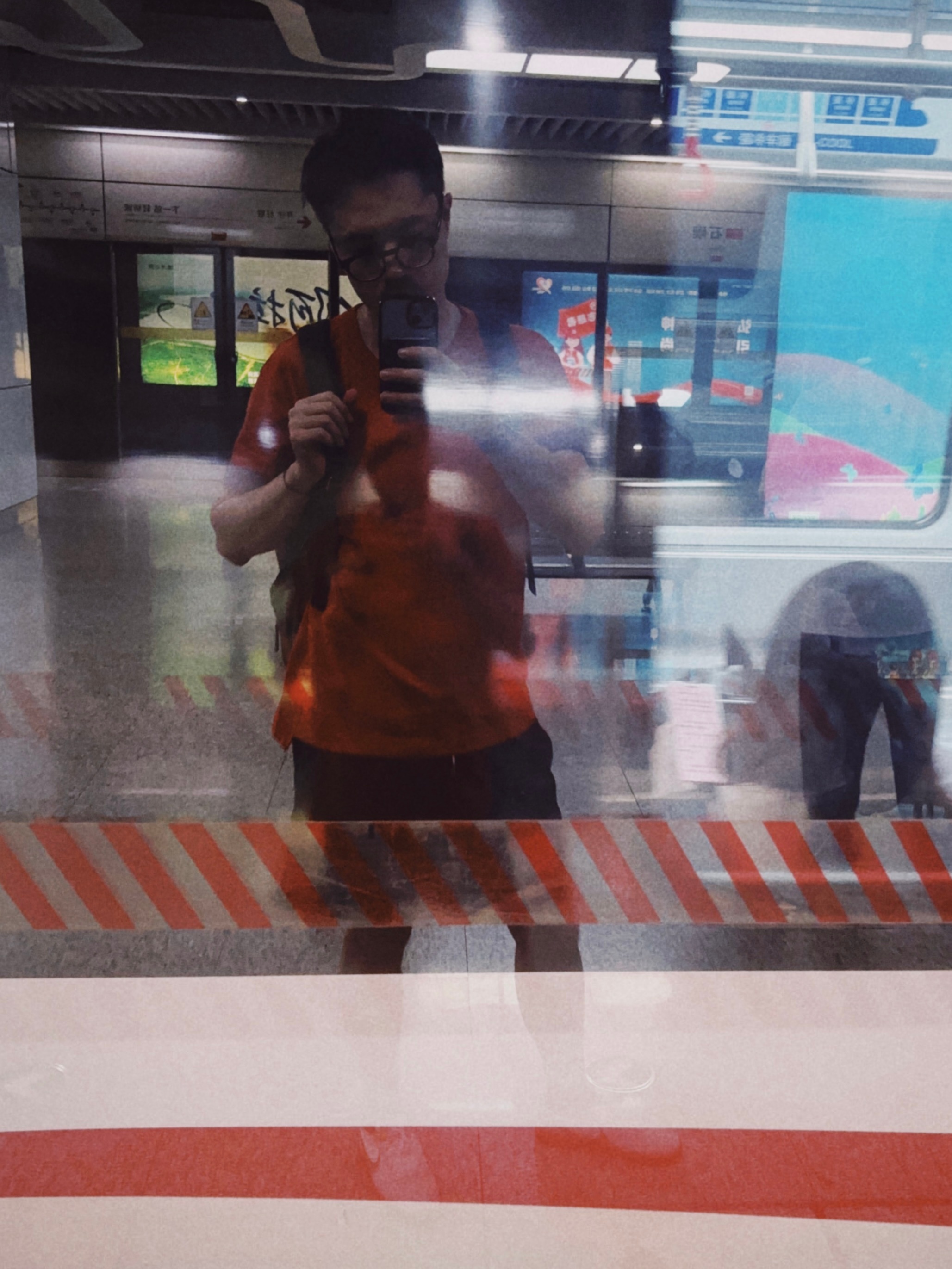 打完球，洗完澡，去机场，飞一个没去过的城市。 