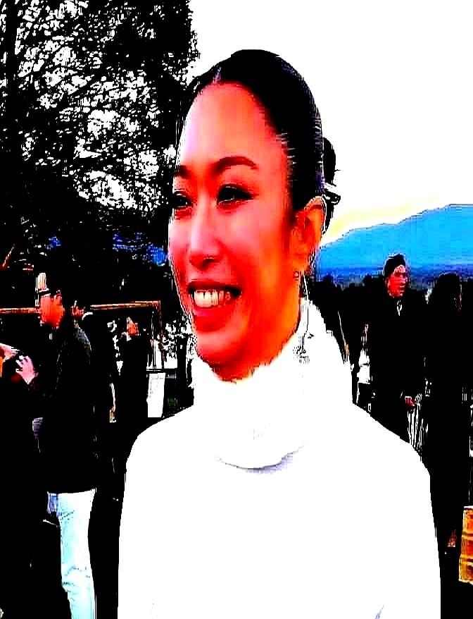 港媒最近翻出霍家旧账，挺有意思。

当年郭晶晶嫁霍家，学了三年粤语，把霍家所有规