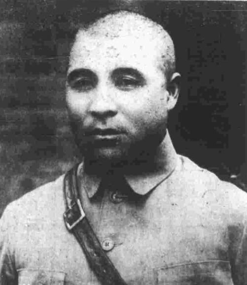 1943年，土匪刘黑七带人杀了400多名百姓，还掳走了72名妇女，八路军政委王麓