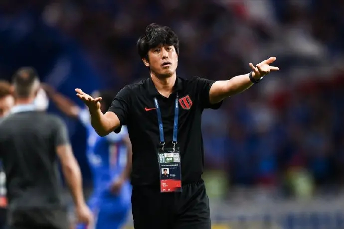 成都蓉城宣布主帅徐正源离任毫无疑问队史最功勋教练，一手把蓉城从中甲带上中超，并且