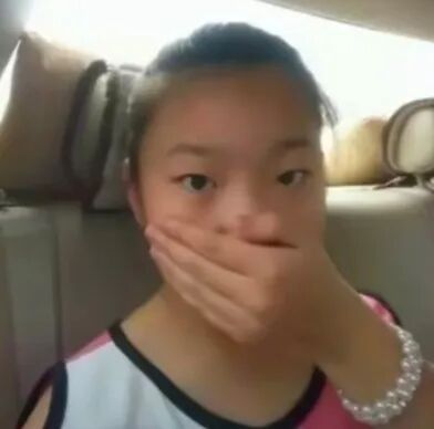 我们来玩“我有你没有”的游戏吧！没有的人自觉放下一根手指哦！我先来，我有吃过稽姞
