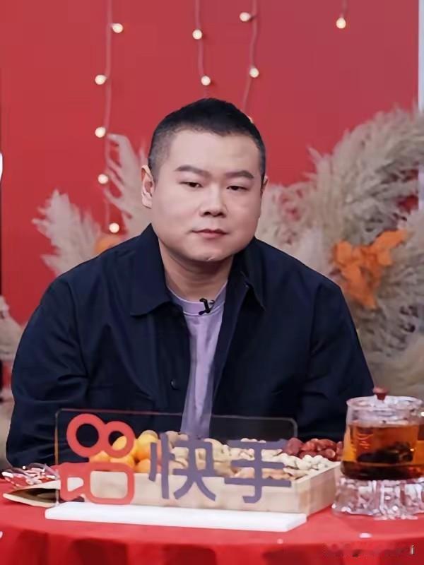 岳云鹏说，想直播，不知道说什么？朋友们，有什么建议，咱们聊聊。不建议你直播，妒忌