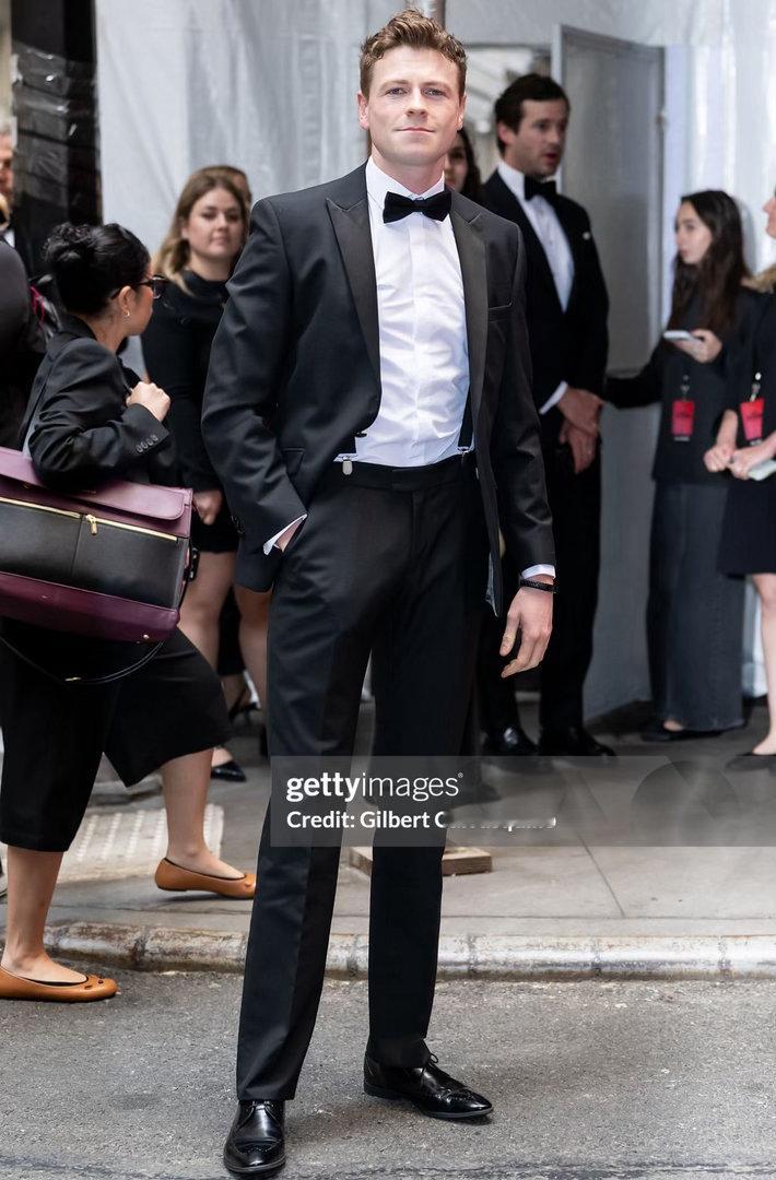 一个阶段迷恋一个type的男的，最近迷上了Stuart Campbell，颧骨上
