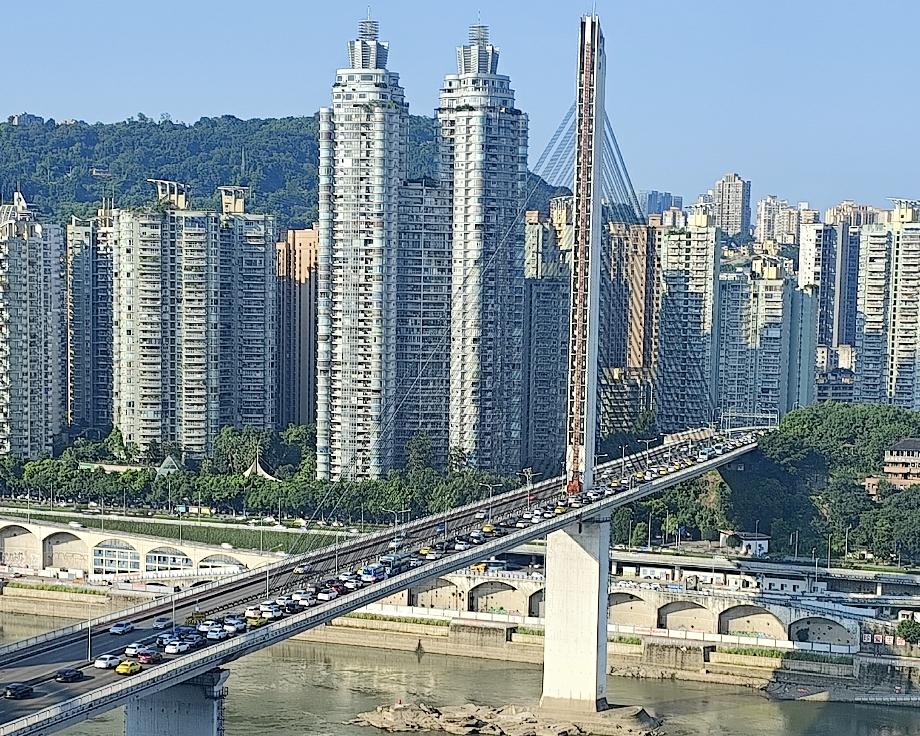 官方对住房作出全新定位：住房为大宗消费品。

住房从过去的投资增值标的，正式回归