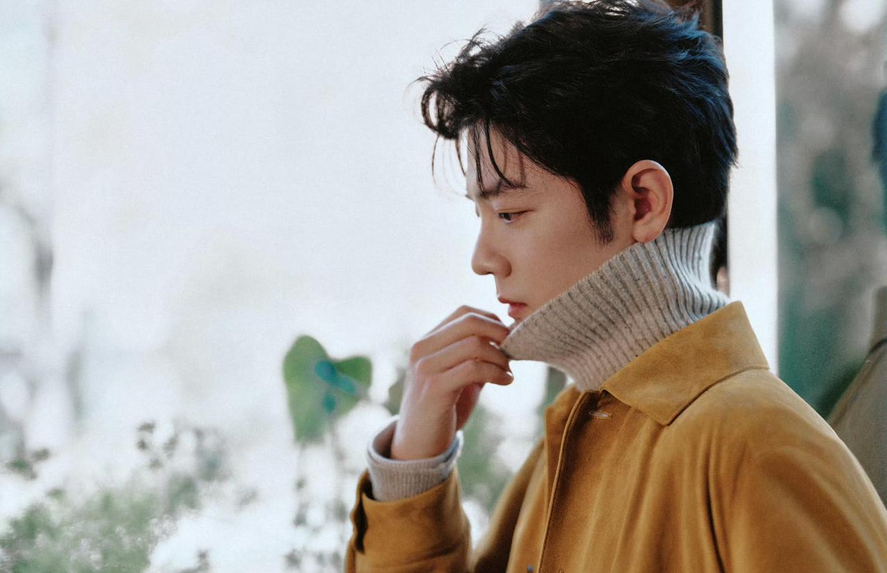 优雅与格调最好的诠释🌹@肖战 

肖战米兰看秀造型肖战米兰时装周TODS202