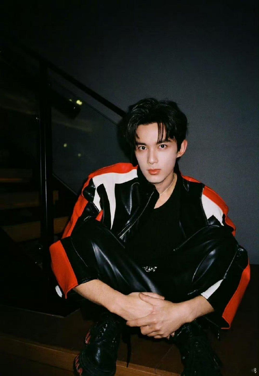 吴磊被老鼠干整没招了笑拥了！磊磊的九宫格Live图简直是今日份快乐源泉。前面的日