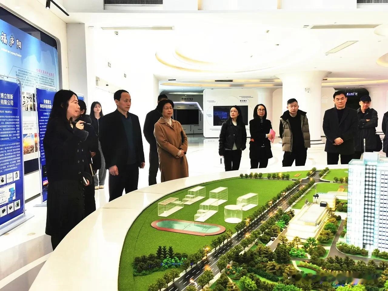 上海黄浦区，合肥庐阳区举办跨区协商会。
先后来到合肥未来大科学城、合肥庐阳大数据