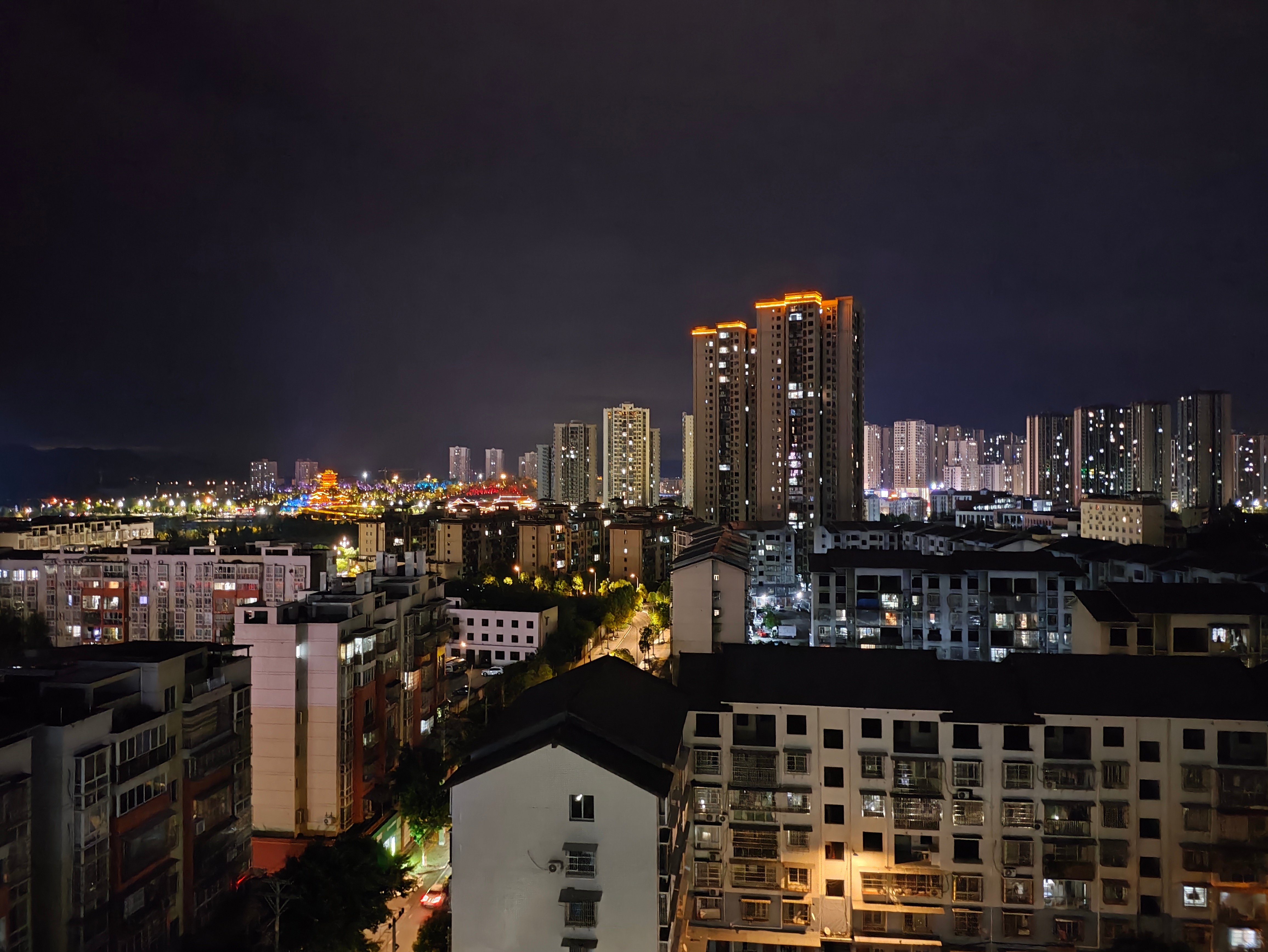 心理上摧毁一个普通人有多简单？ 简单，捧杀他。 步骤如下！ 1.夸他。从他上幼儿
