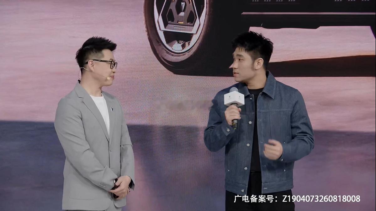 翟佳宁不当车评人可惜了翟佳宁说车比说脱口秀还狠说句实在的，全新深蓝G318这波请