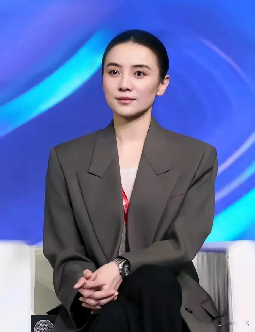 网友：真的是喜欢宋佳，她以前也曾演了一些女主角，但都没有掀起多大风浪，而这次饰演