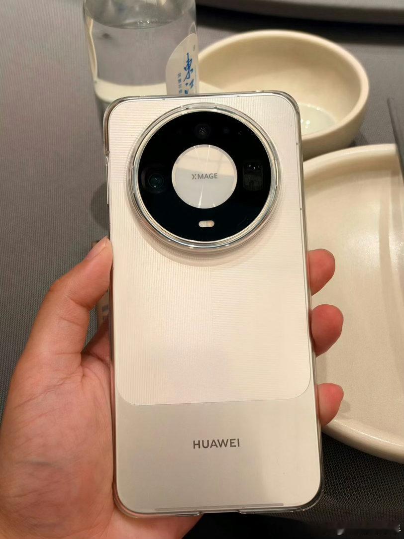 曝华为Mate90连续多周国产旗舰销量第一数码闲聊站更新国产旗舰激活销量统计，对