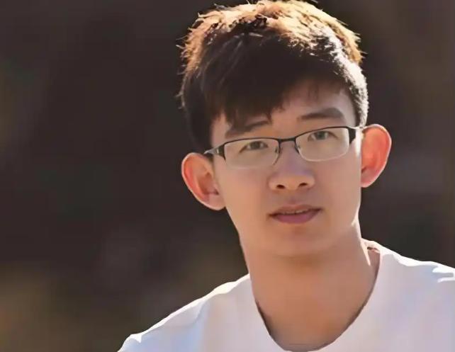 “北大学霸” 刘嘉森一语惊人！他说：“我的同学里，父母有钱有势的大有人在，父母是