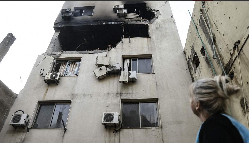 太揪心了！以色列下手太狠了，二话不说就炸了黎巴嫩的医疗中心，31名医护当场没了命