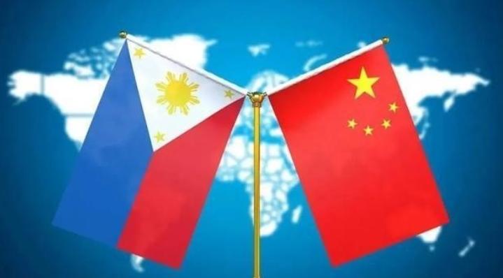 一位美籍华人发文表示：中国不要高看自己，连菲律宾这种小国都敢针对你们，而你们只能