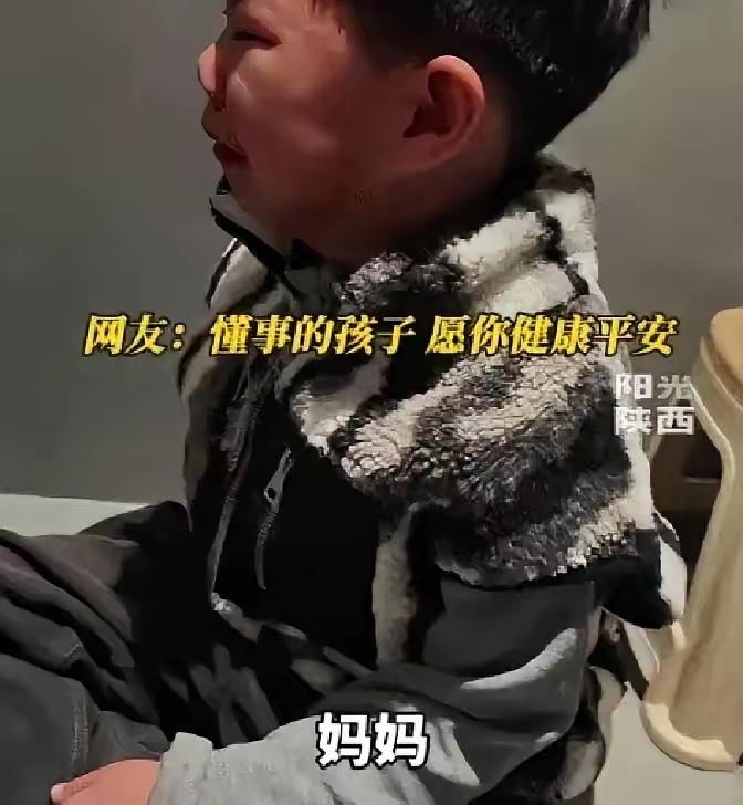 看哭全网！河北男孩躲厕所偷偷哭，边哭边喊妈妈，爸爸想抱都被推开
​​河北这一幕，