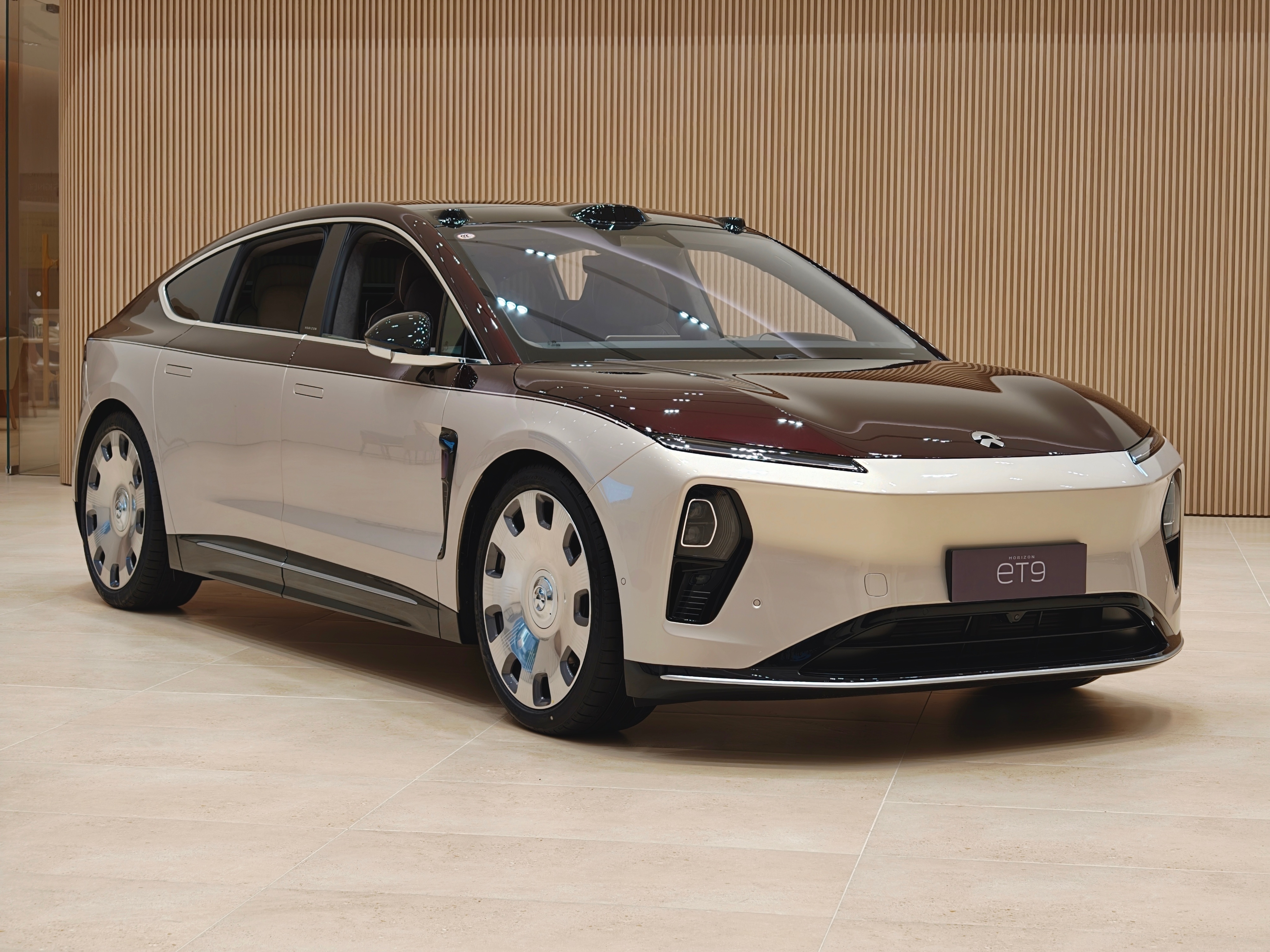 蔚来 ET9 的日照金山好好看啊，为什么这个颜色早点不出