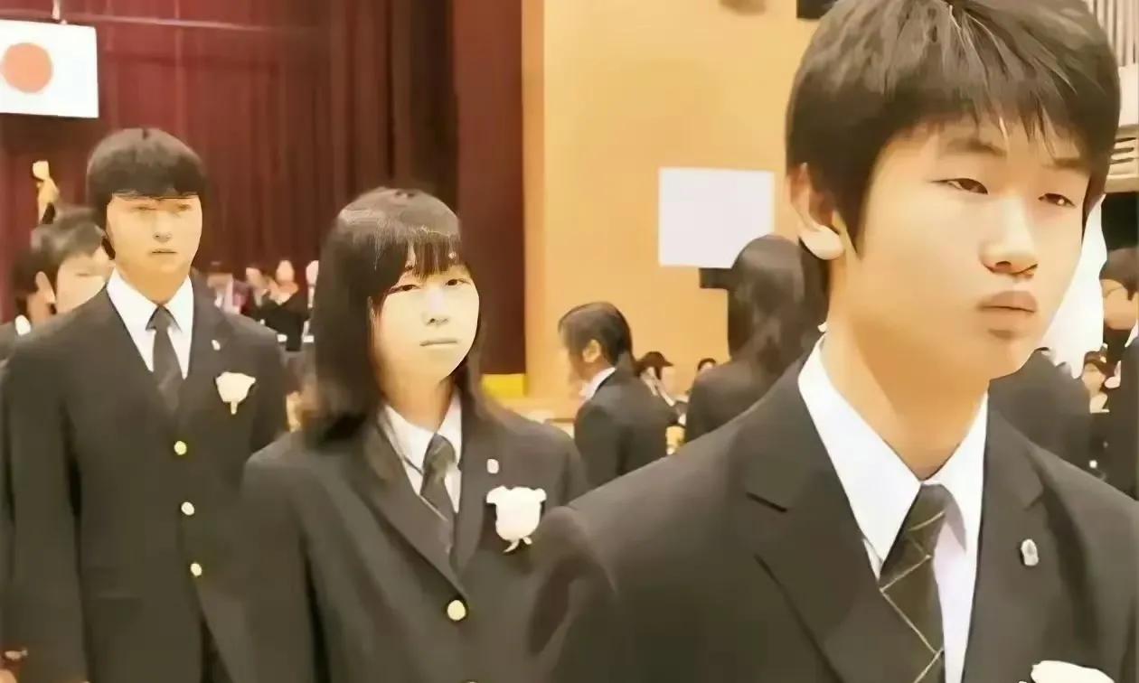 在5月19日，中央戏剧学院发生了一起令人关注的事件，涉及日本留学生在戏剧表演中擅