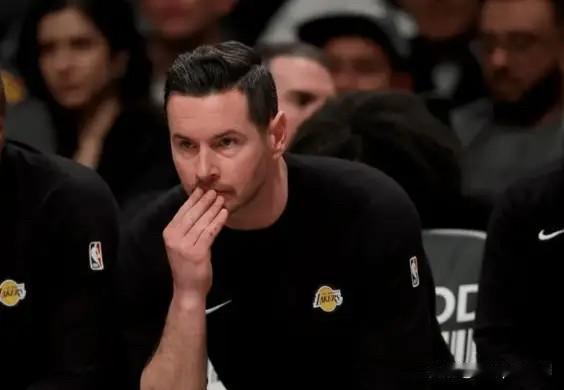 今日，湖人主教练雷迪克在训练结束后接受媒体采访，在谈到今天球队训练的重点内容时说