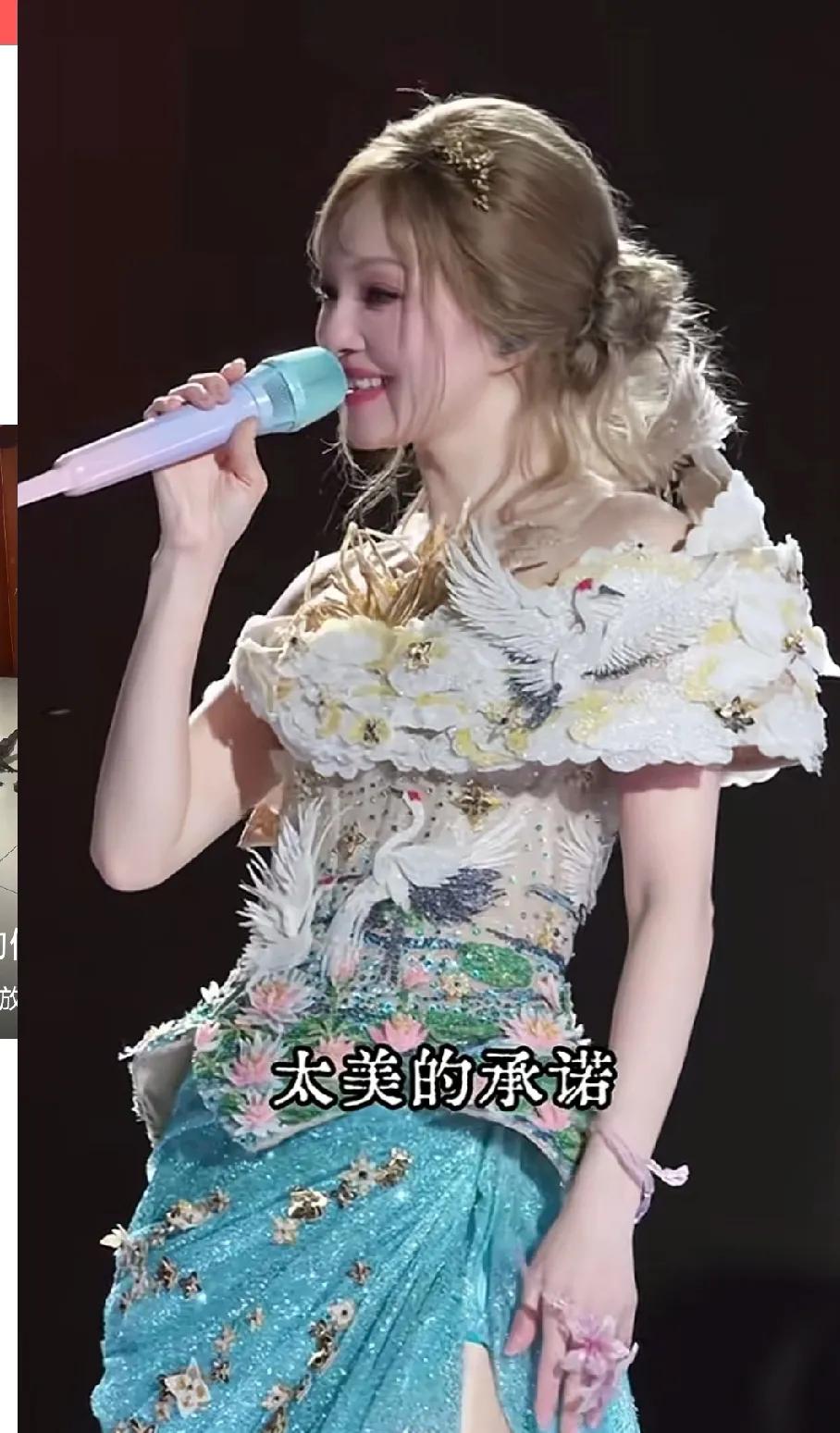 张韶涵好美，像童话里走出来的女神，她都43岁了，看着依然像十八岁的美少女。