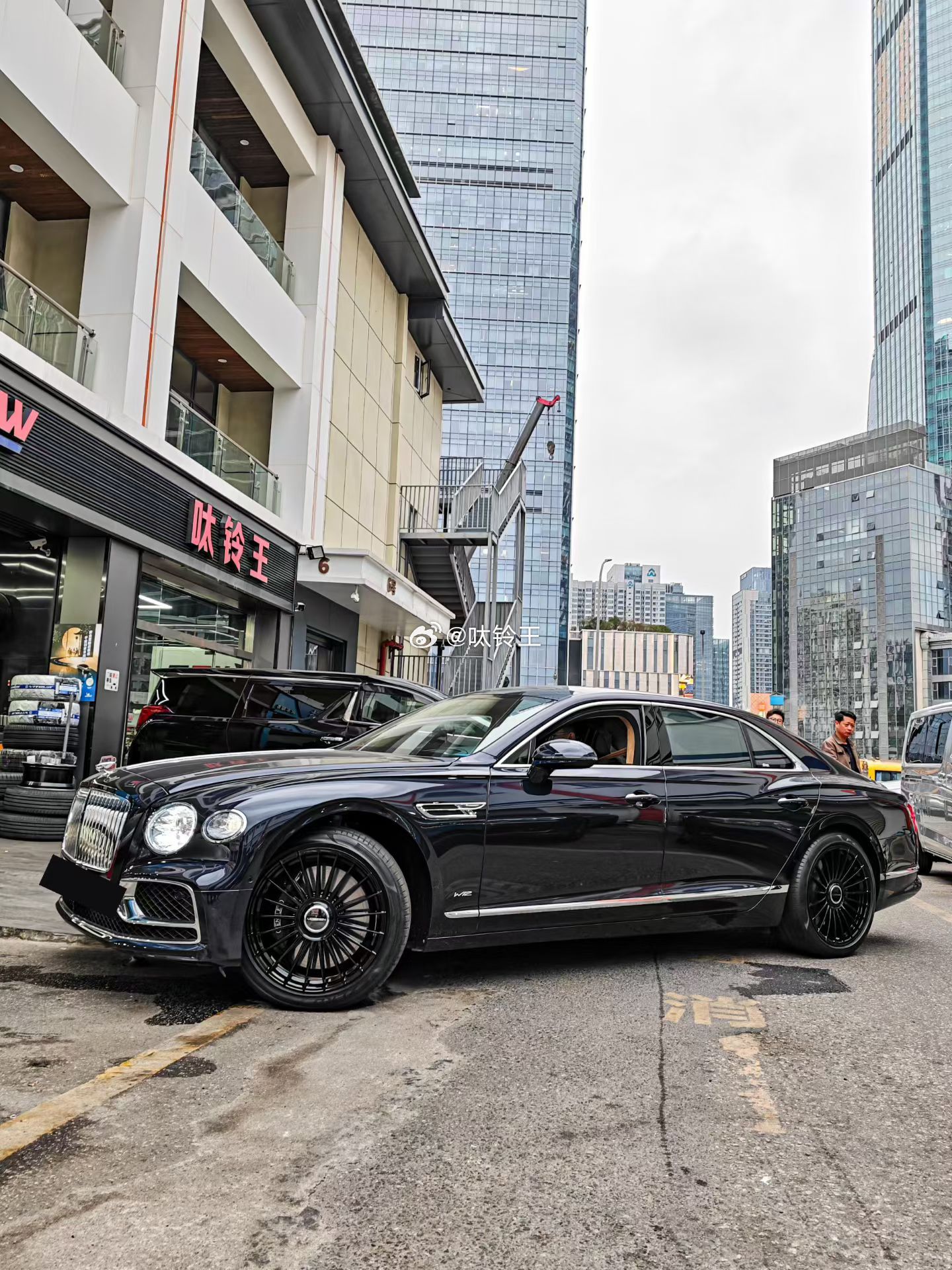 宾利飞驰 TLFW 单片锻造21寸 完工案例供参考 