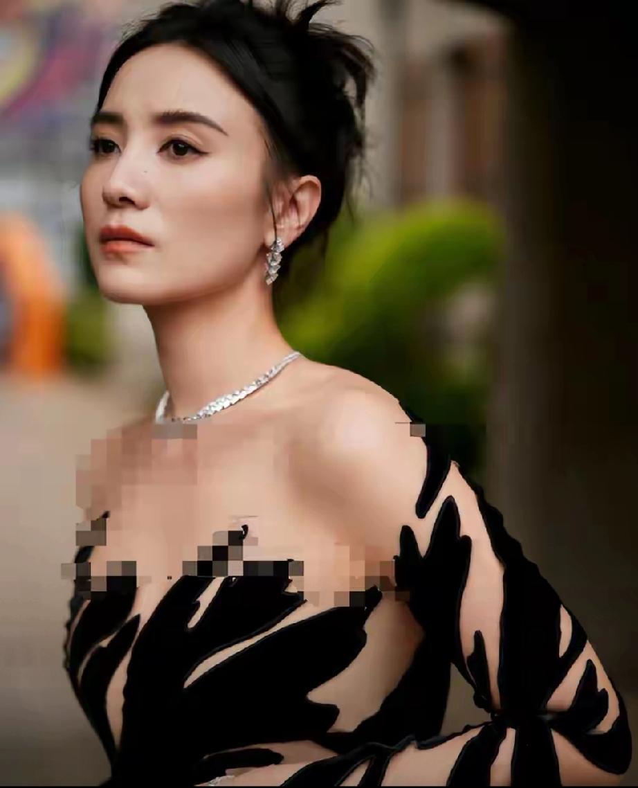 45岁宋佳争议缠身！陪玩陪睡传闻缠身，双料影后到底凭什么？
 
    45岁宋