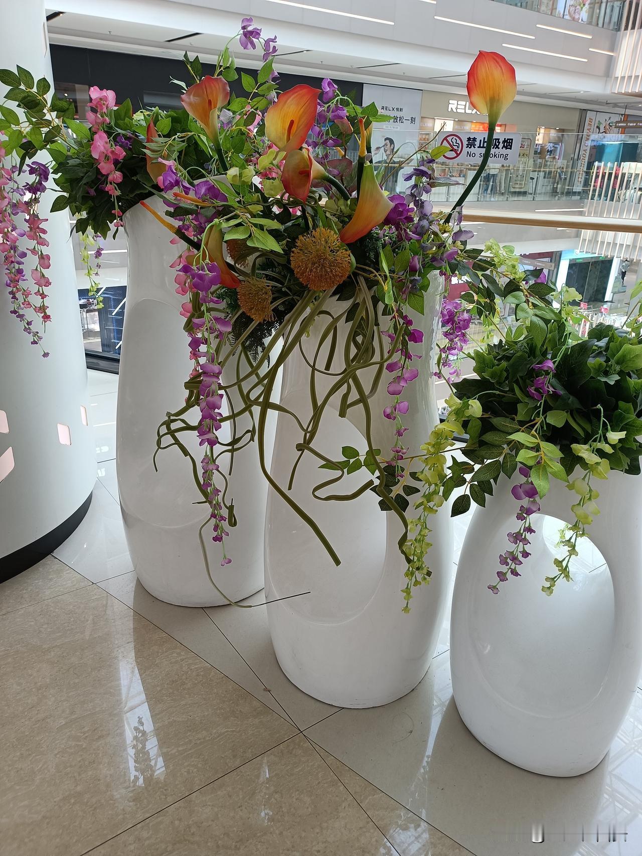没有一朵花，永远只开花，也没有一朵花，永远不开花。