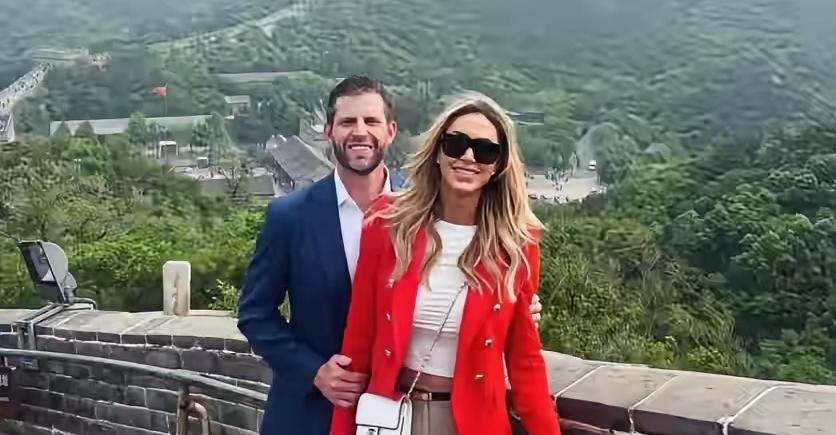 儿子和儿媳趁陪同特朗普访华之际游览长城，这算不算公费旅游呢？儿媳还晒图片，按美国