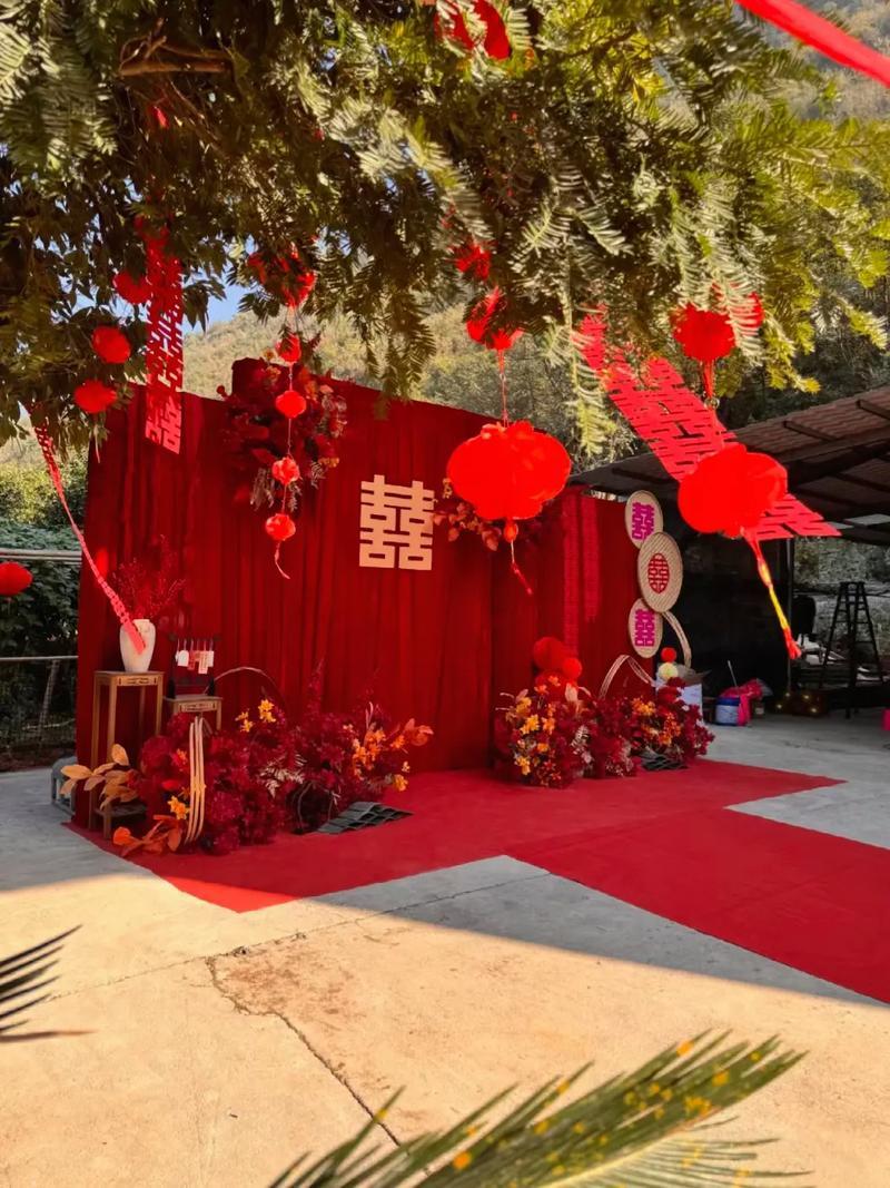 昨天一个从小玩到大的发小张瑞，兴高采烈跑到我家，说周末去他家喝喜酒。这一下子给我