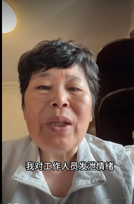 51岁的脱口秀演员房主任道歉了
老古话说忘本必有灾殃
她本就是一个普通两孩离婚母