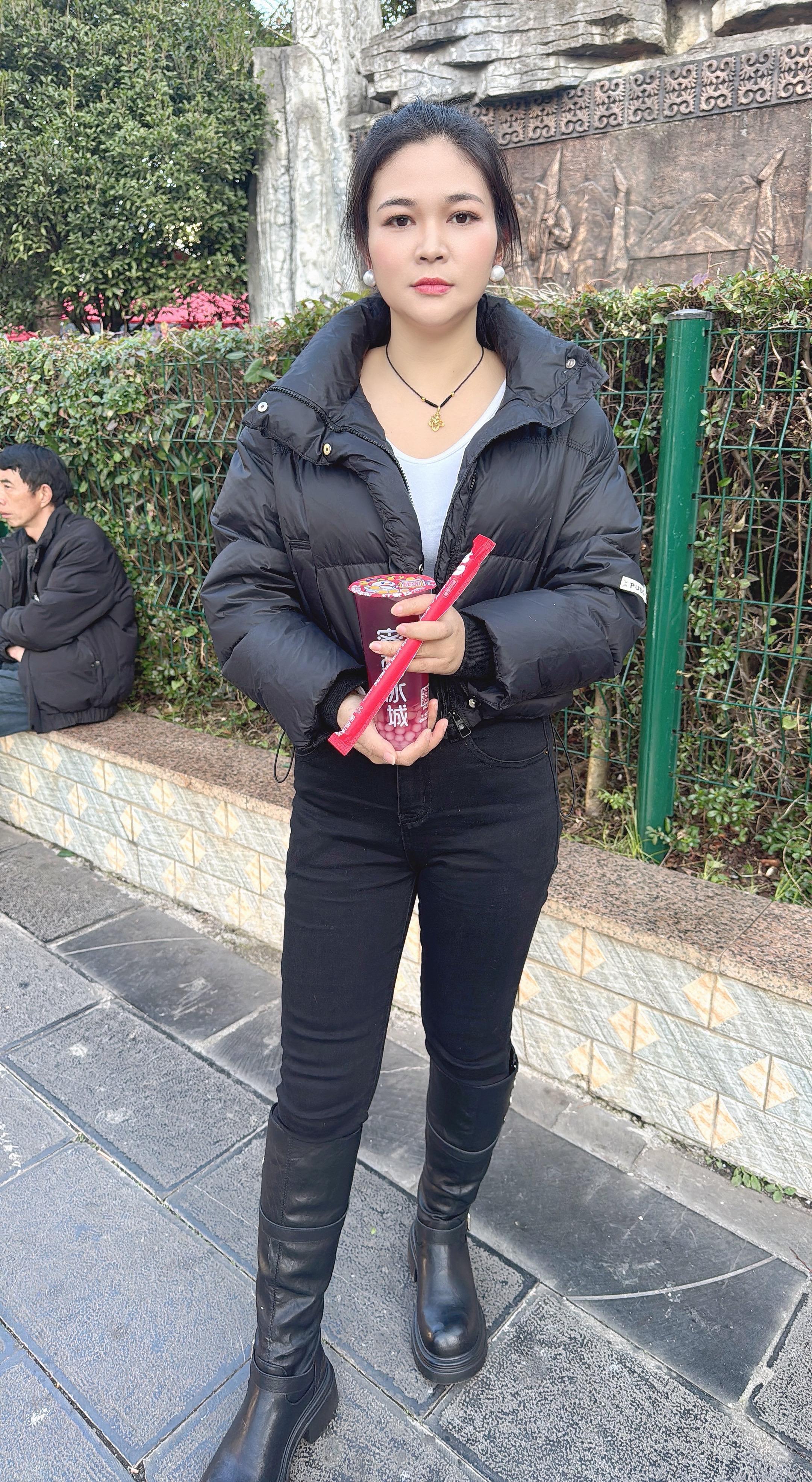 户外风景 喝奶茶