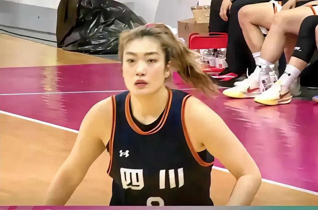 宫鲁鸣惊出一身冷汗——李梦怒砍25分！

全运会女篮预选赛，四川女篮140-31