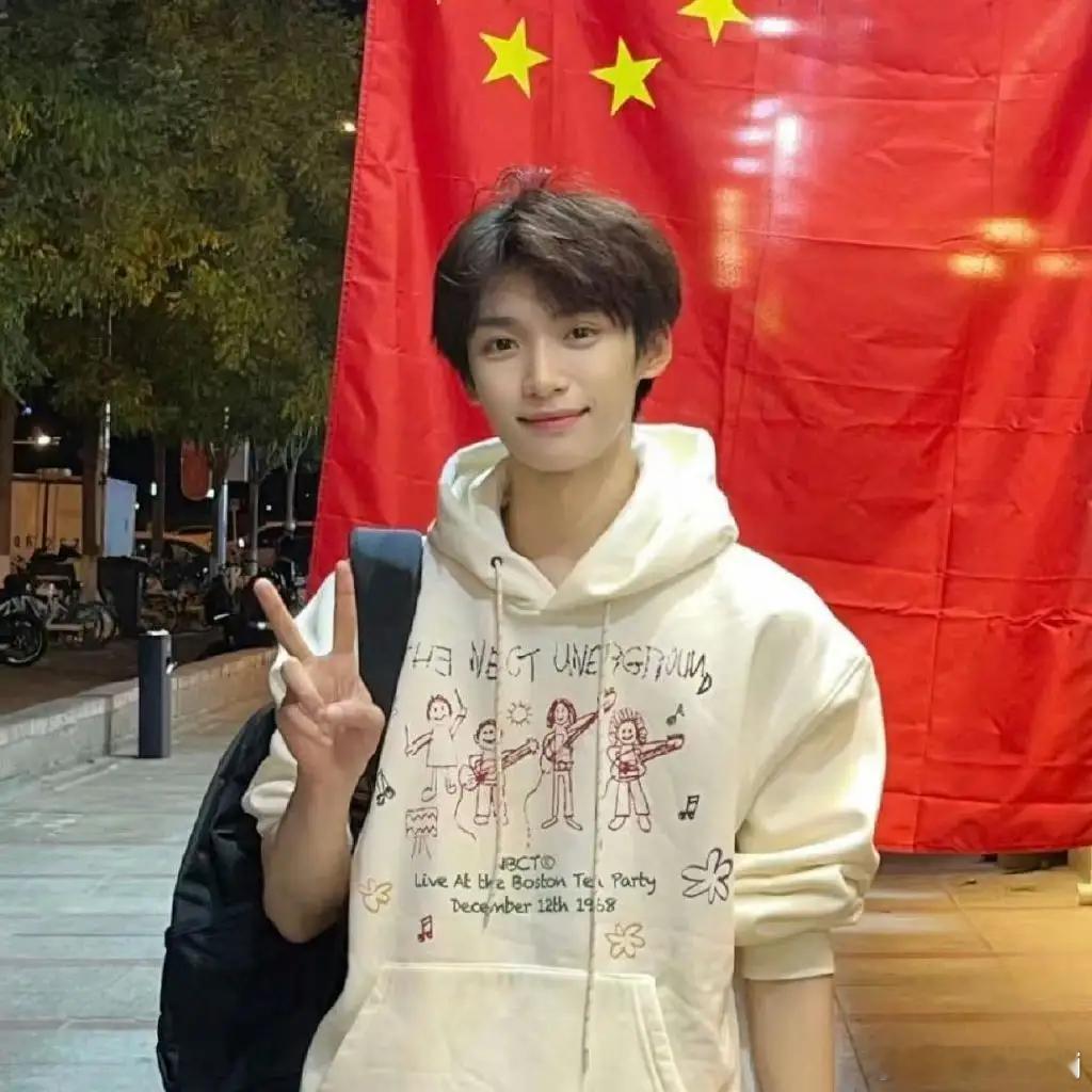 梓渝ins新头像 梓渝现象已经开始人传人啦，梓渝真的宛如一台行走的可爱制造机呢！