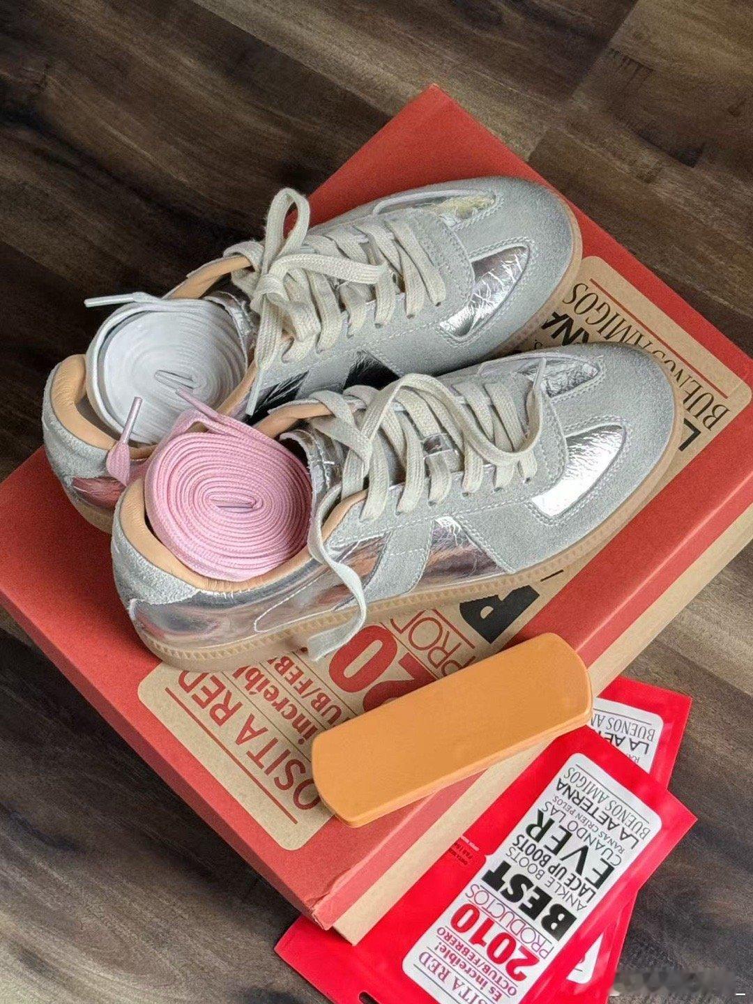 好多人问的鞋子来啦～最近天天穿的Osita red德训鞋👟是今年超流行的小银鞋