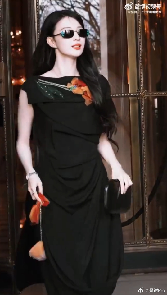 王楚然老钱千金感  完全妈妈级别….人间富贵花来的 