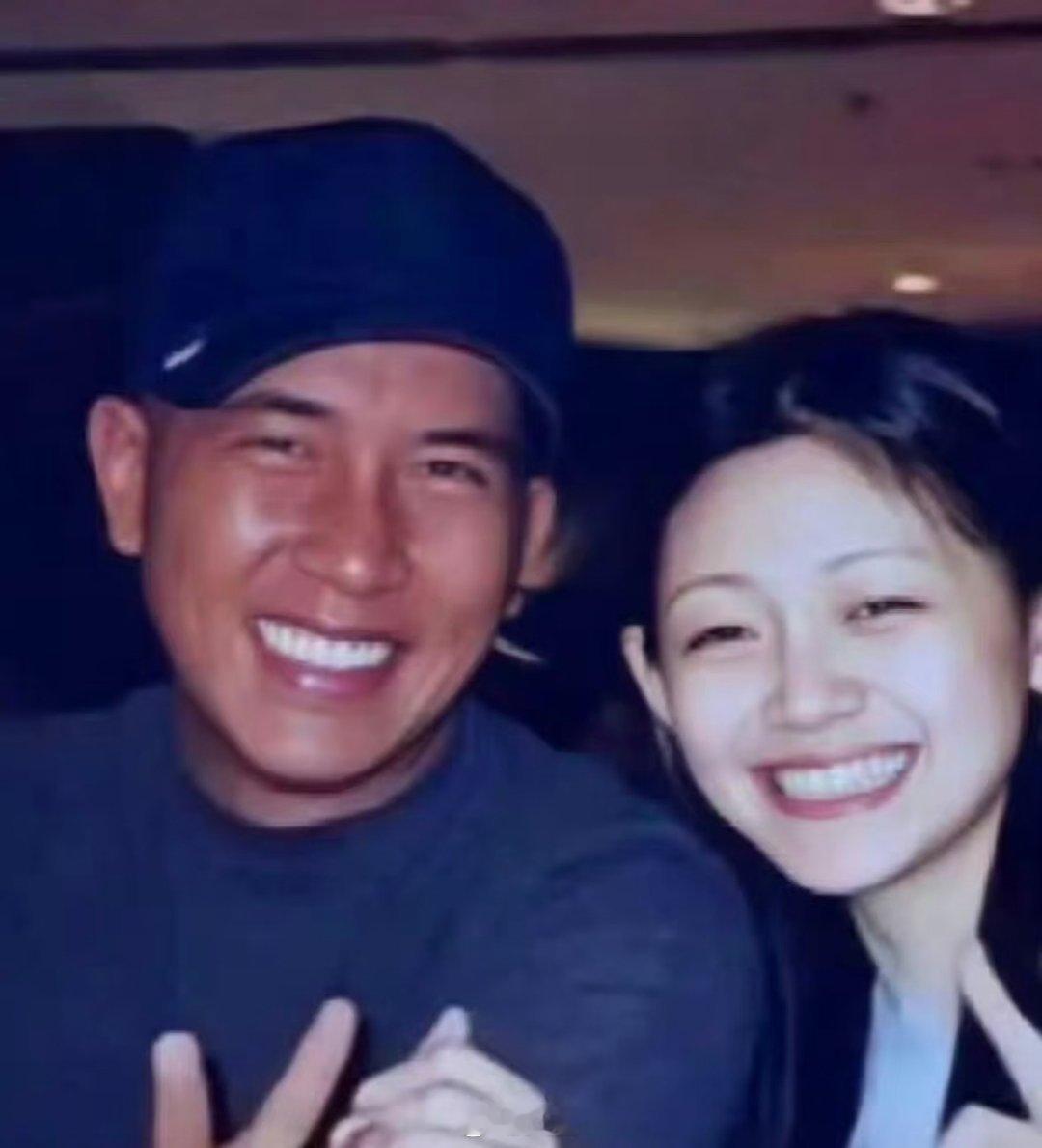 具俊晔回应大S遗产归属具俊晔正式放弃大S遗产继承权，全部转给子女。S家否认争产，